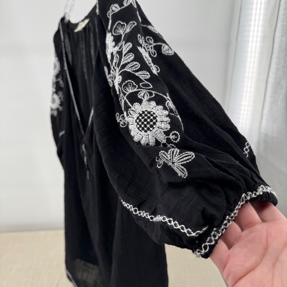 Max Studio Bubble Sleeve Embroidered Blouse Black Top Size Large - Picture 2 of 9